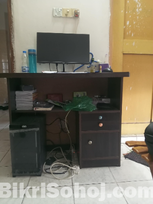 Desktop computer with table